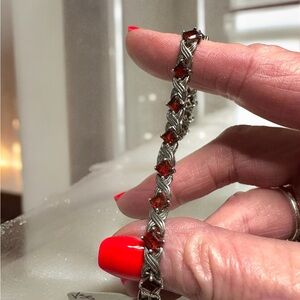 17 Vintage Garnets Solid Sterling Silver Signed Bracelet